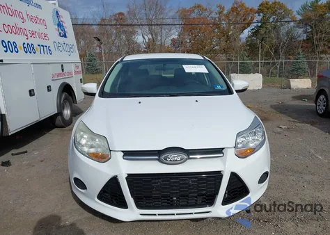 2014 Ford Focus Se z USA, uszkodzony, nr VIN 1FADP3K22EL232317